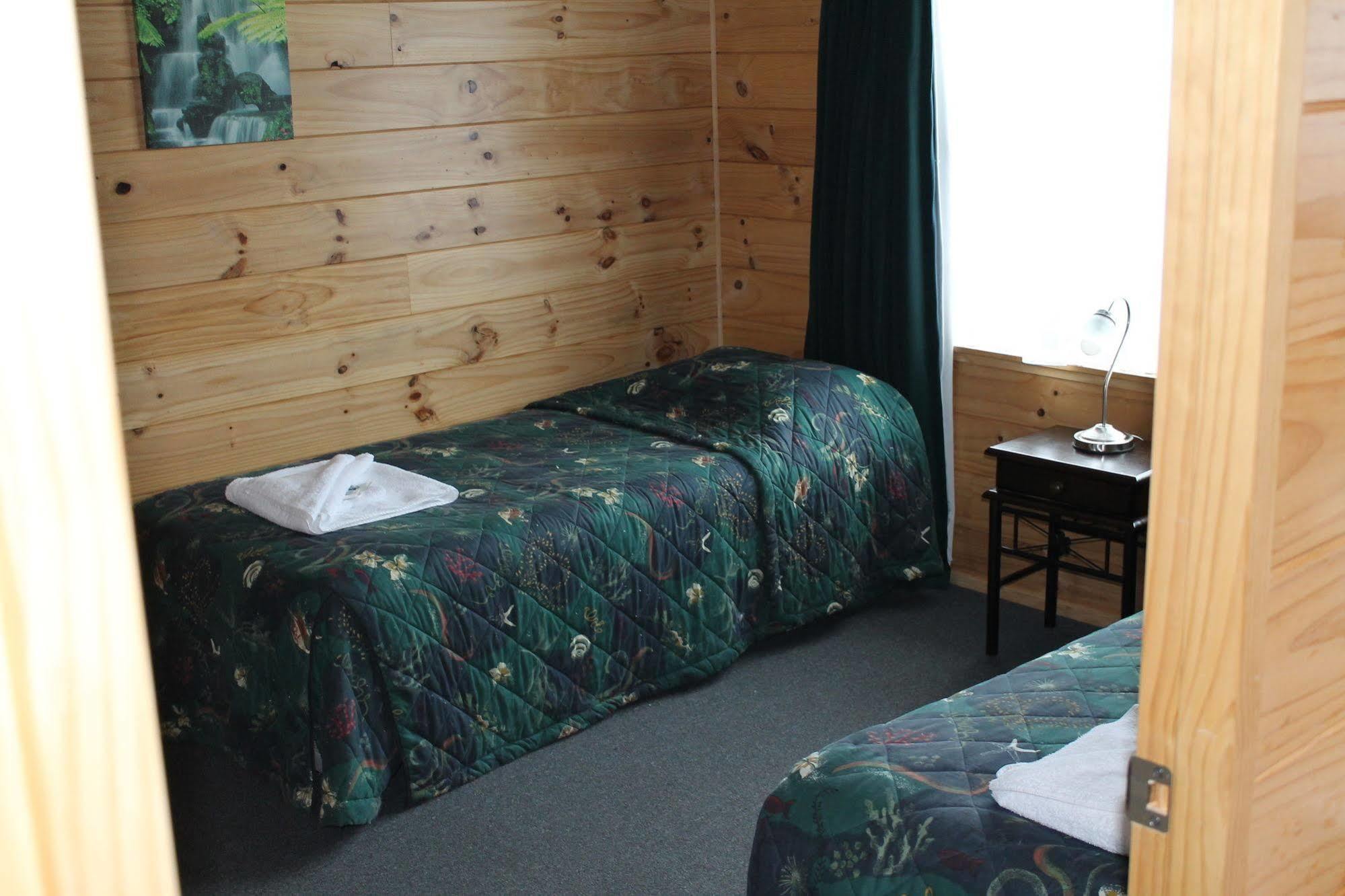 Buller Bridge Motel Westport Extérieur photo