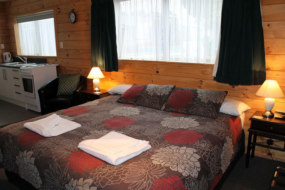 Buller Bridge Motel Westport Extérieur photo